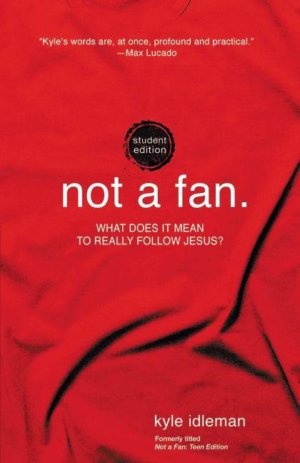 Not a Fan Student Edition: What Does It Mean to Really Follow Jesus? -- Kyle Idleman, Paperback