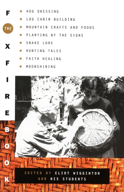 The Foxfire Book: Hog Dressing, Log Cabin Building, Mountain Crafts and Foods, Planting by the Signs, Snake Lore, Hunting Tales, Faith Healing, Moonsh -- Foxfire Fund Inc, Paperback