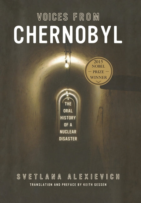 Voices from Chernobyl: The Oral History of a Nuclear Disaster -- Svetlana Alexievich, Paperback