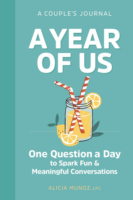 A Year of Us: A Couple's Journal: One Question a Day to Spark Fun and Meaningful Conversations -- Alicia Muñoz, Paperback