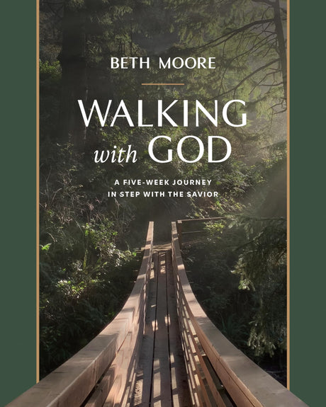 Walking with God: A Five-Week Journey in Step with the Savior -- Beth Moore, Paperback