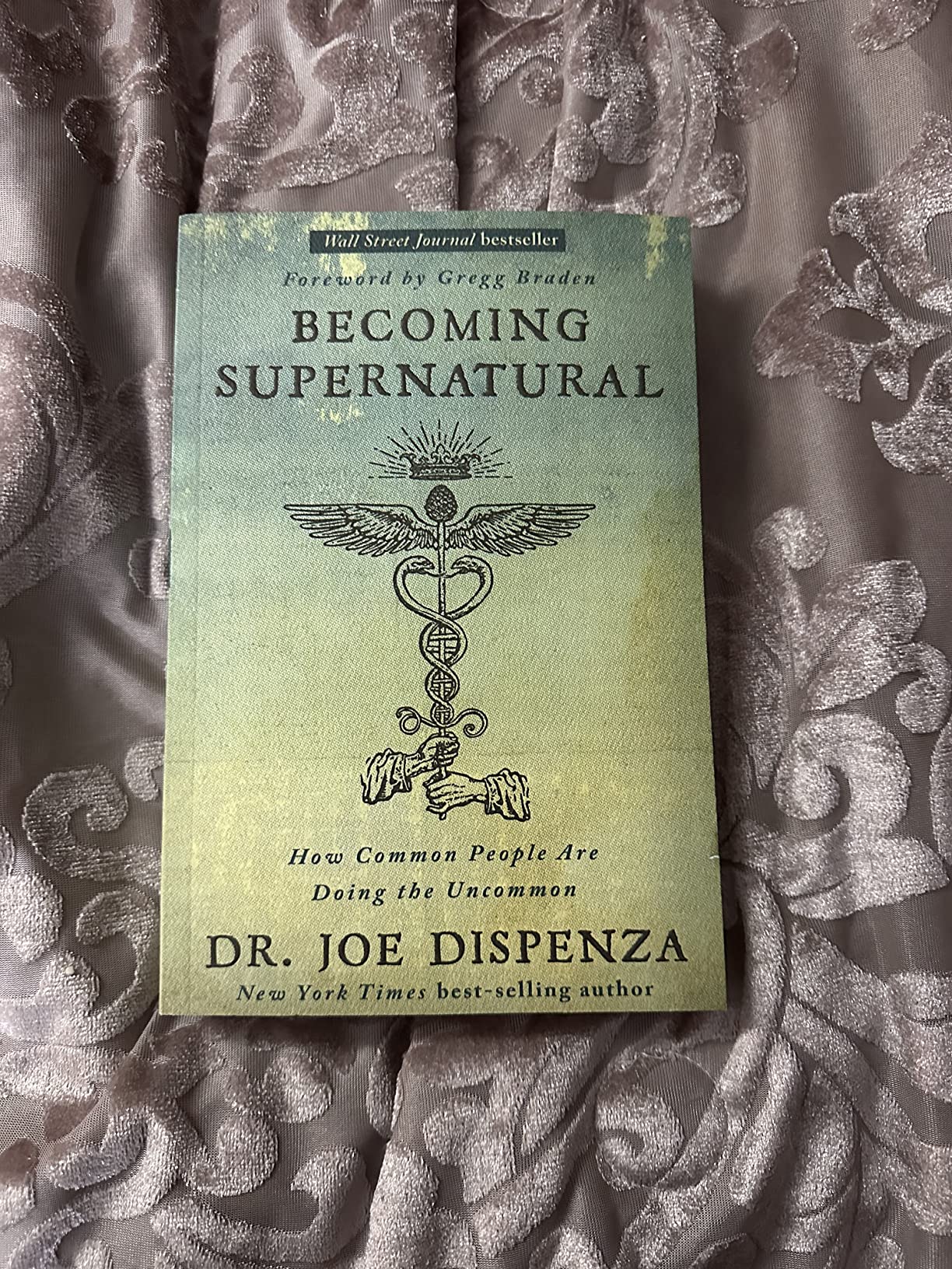Becoming Supernatural: How Common People Are Doing the Uncommon -- Joe Dispenza, Paperback