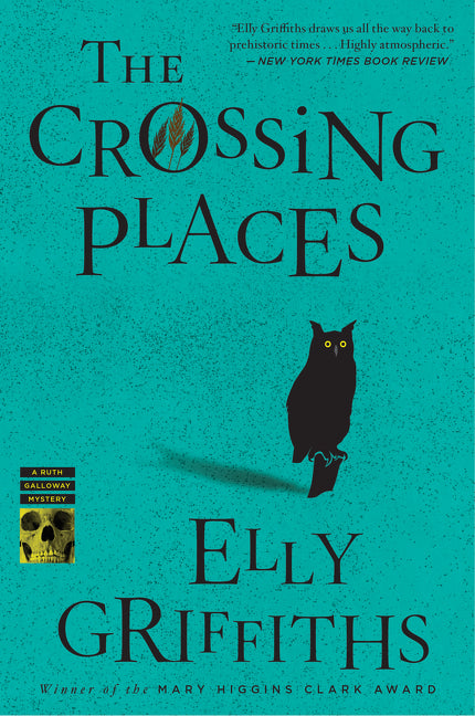The Crossing Places: The First Ruth Galloway Mystery -- Elly Griffiths, Paperback