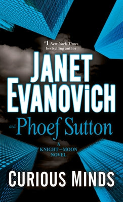 Curious Minds: A Knight and Moon Novel -- Janet Evanovich, Mass Market Paperbound
