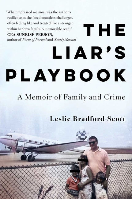The Liar's Playbook: A Memoir of Family and Crime -- Leslie Bradford-Scott, Paperback