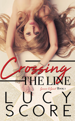 Crossing the Line -- Lucy Score, Paperback