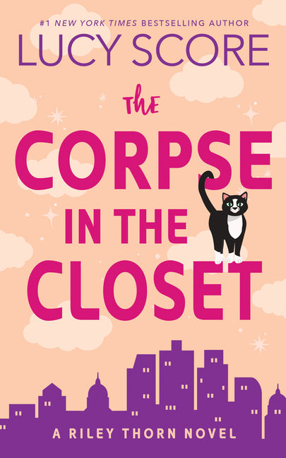 The Corpse in the Closet: A Riley Thorn Novel -- Lucy Score, Paperback